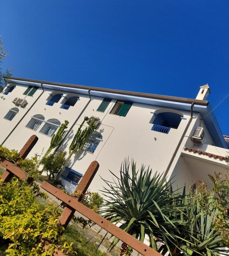 Agriturismo Palas De Serra Country Resort Onifai エクステリア 写真