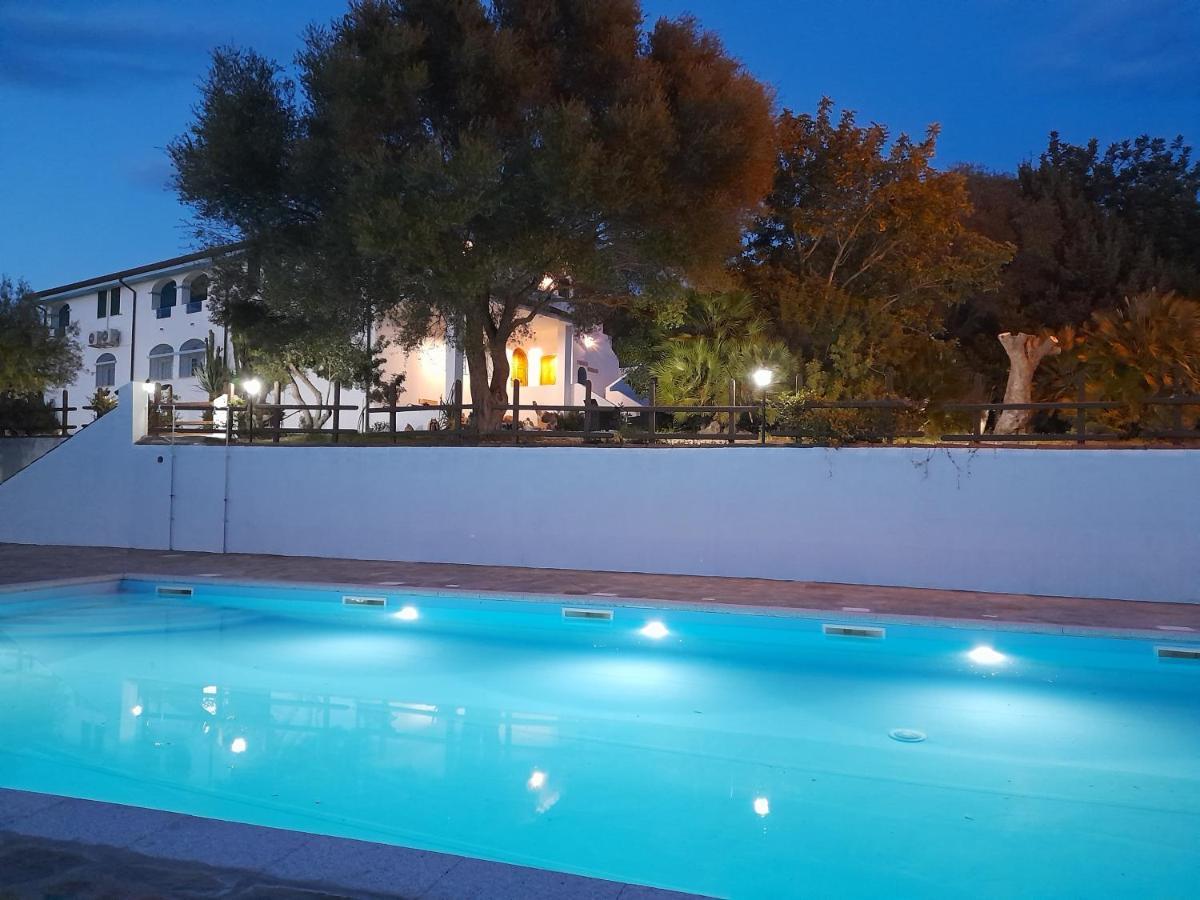Agriturismo Palas De Serra Country Resort Onifai エクステリア 写真