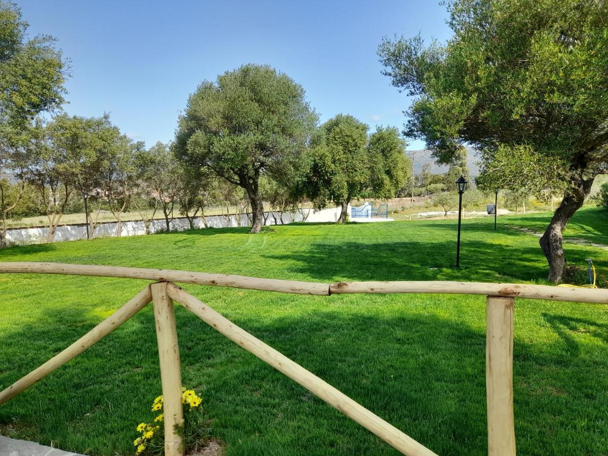 Agriturismo Palas De Serra Country Resort Onifai エクステリア 写真