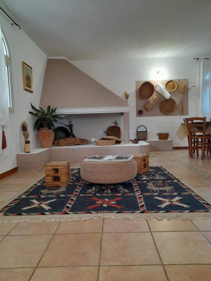 Agriturismo Palas De Serra Country Resort Onifai エクステリア 写真