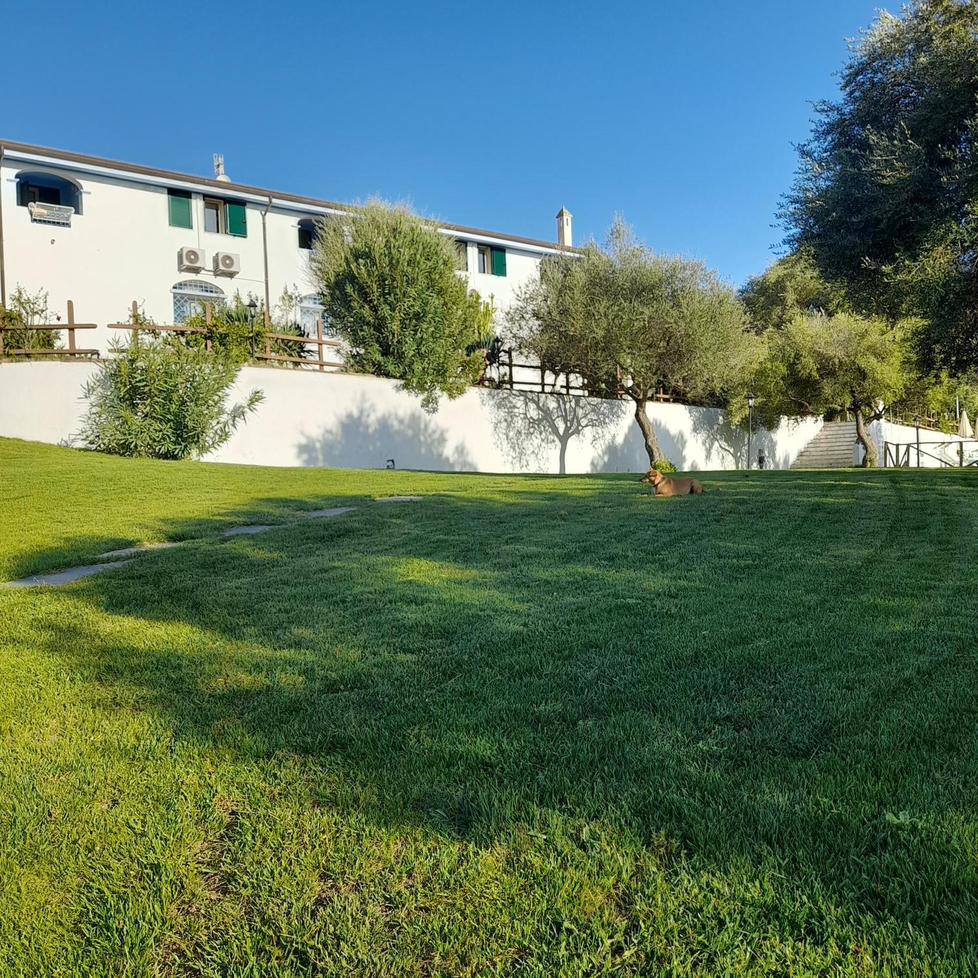 Agriturismo Palas De Serra Country Resort Onifai エクステリア 写真