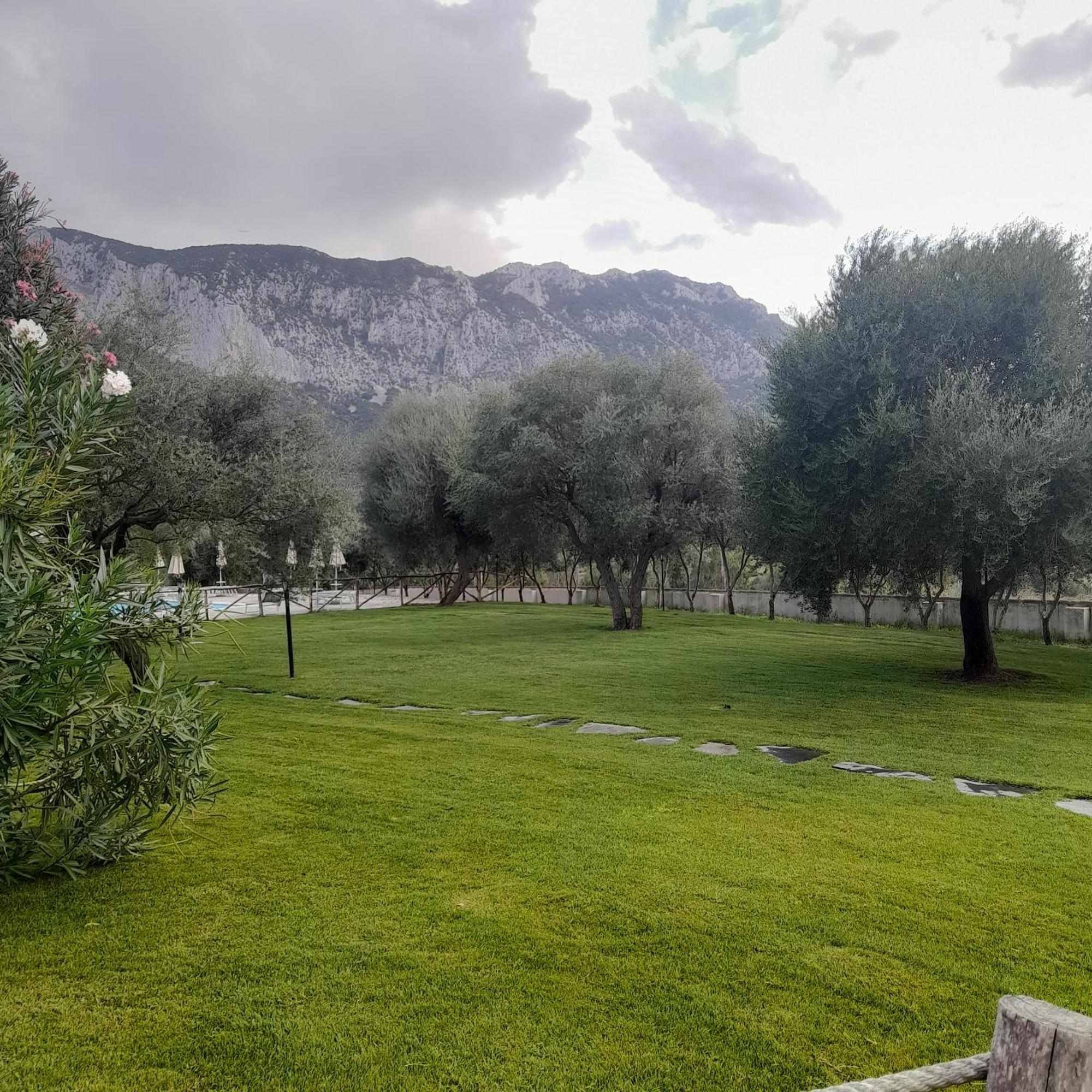 Agriturismo Palas De Serra Country Resort Onifai エクステリア 写真